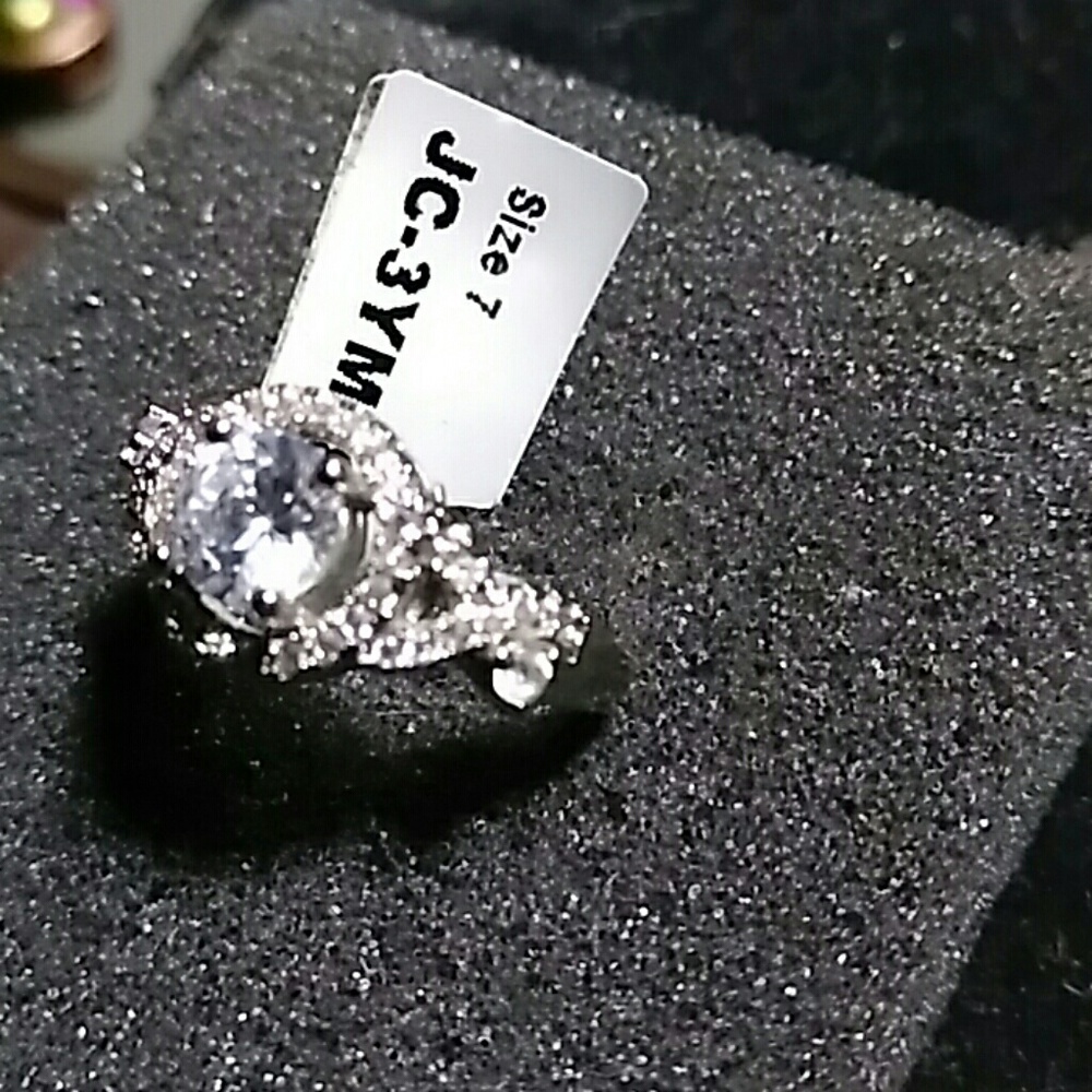 Art Deco style Ring Cushion Set Round Center Stone